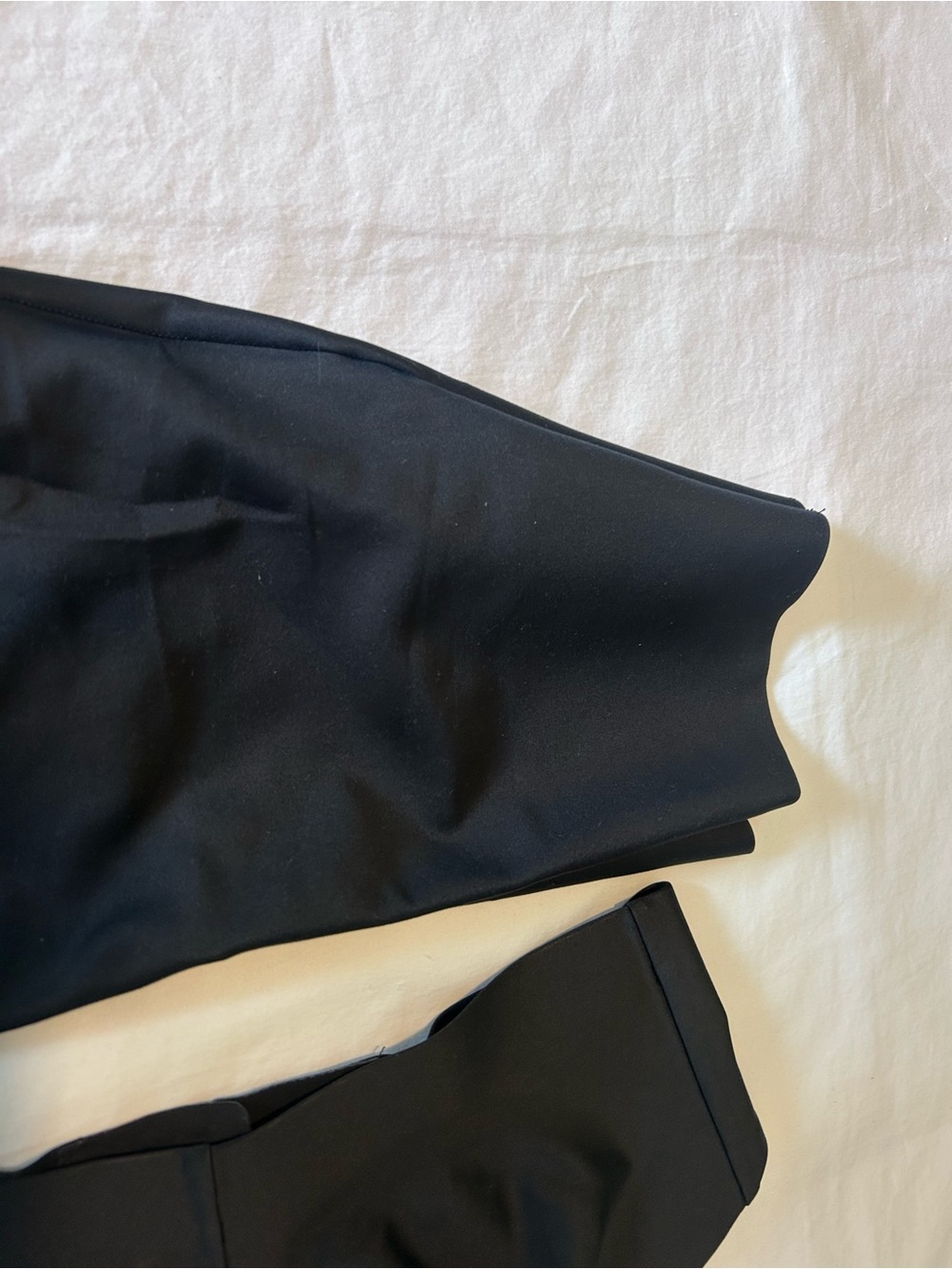 ALO Yoga Black Airlift Set - Bra M, Leggings S - Picture 3 of 4